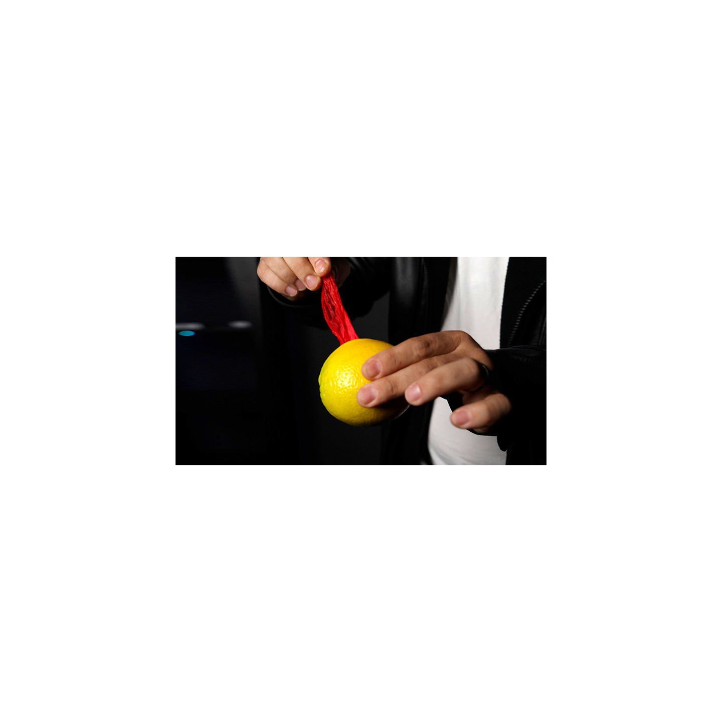 VANISHING HANDKERCHIEF (Gimmicks and Instructions) by Apprentice Magic