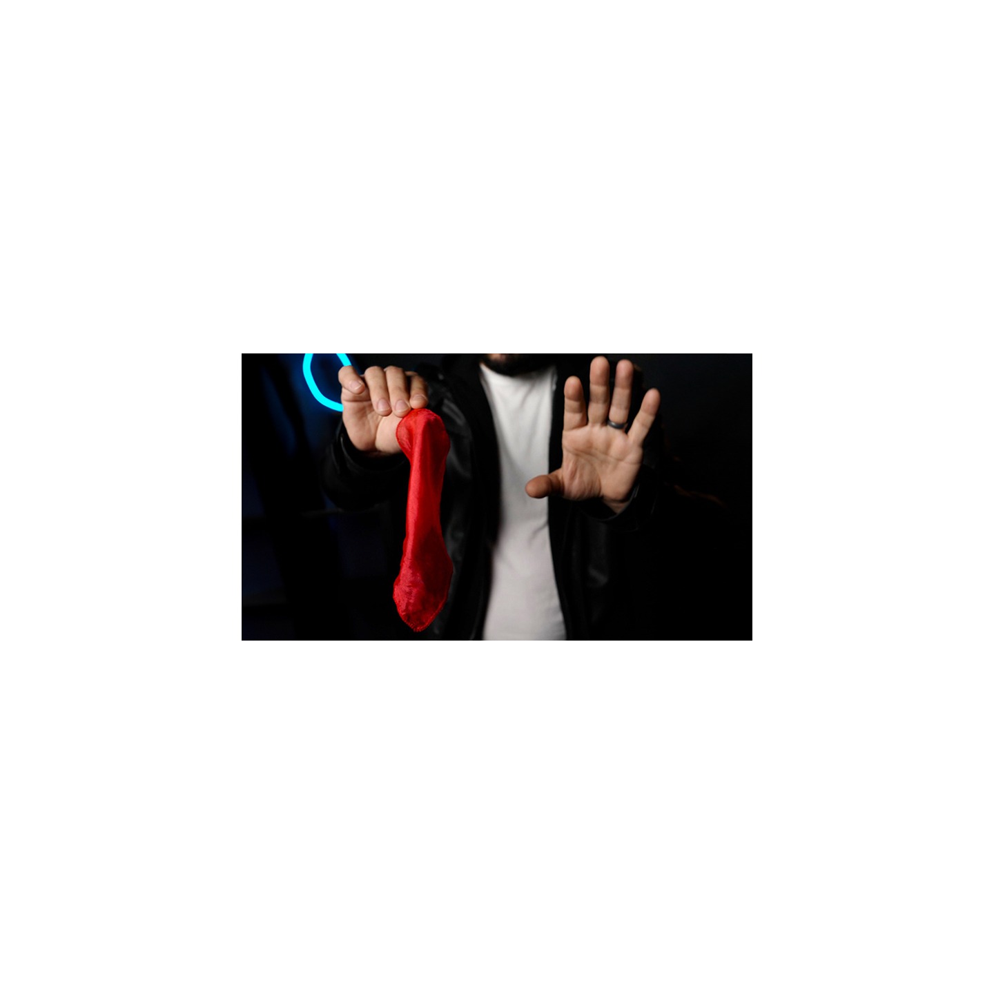 VANISHING HANDKERCHIEF (Gimmicks and Instructions) by Apprentice Magic