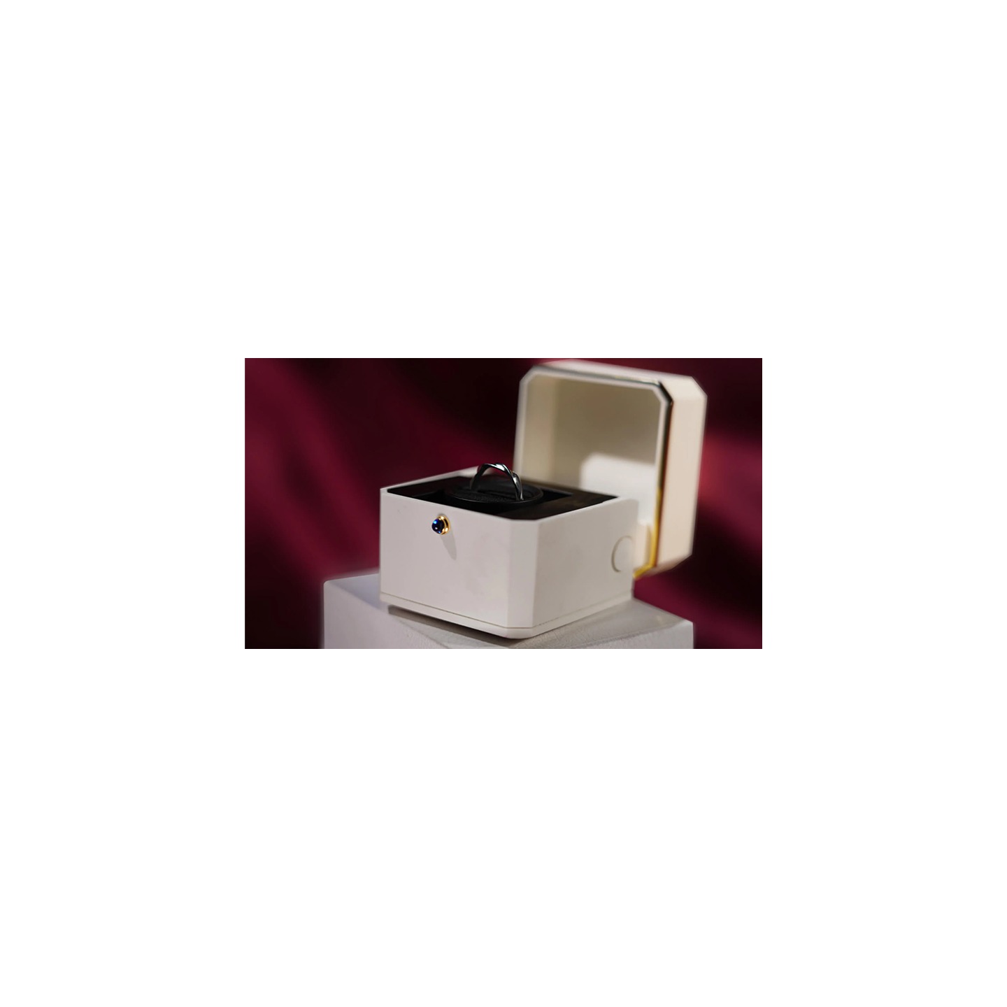 Magic Ring Box (White) by TCC