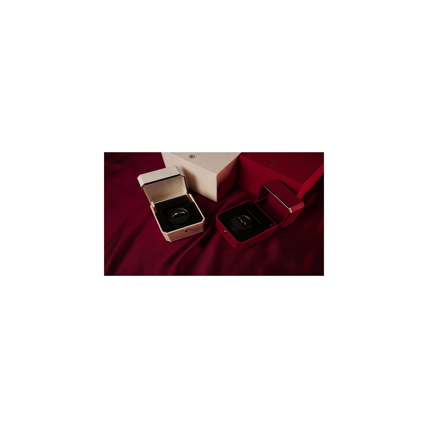 Magic Ring Box (White) by TCC