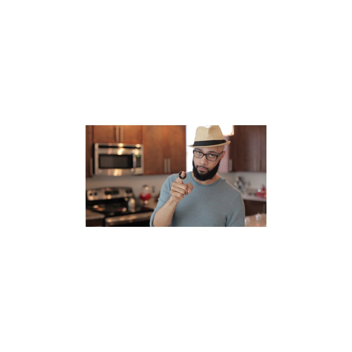 Aperture (Gimmick and Online Instructions) by Eric Jones and Tango Magic - Trick V0021