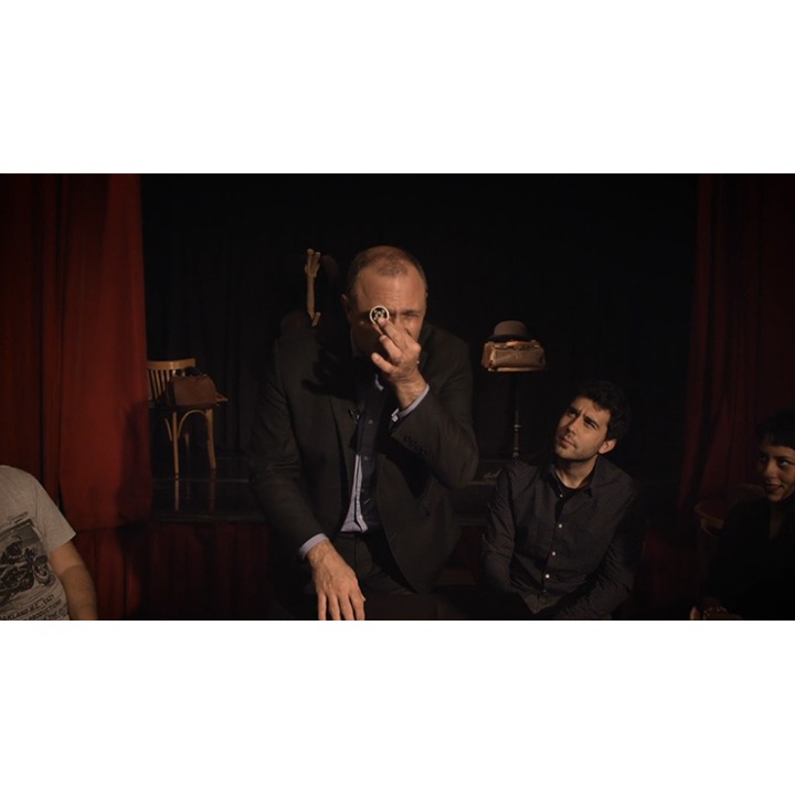Aperture (Gimmick and Online Instructions) by Eric Jones and Tango Magic - Trick V0021