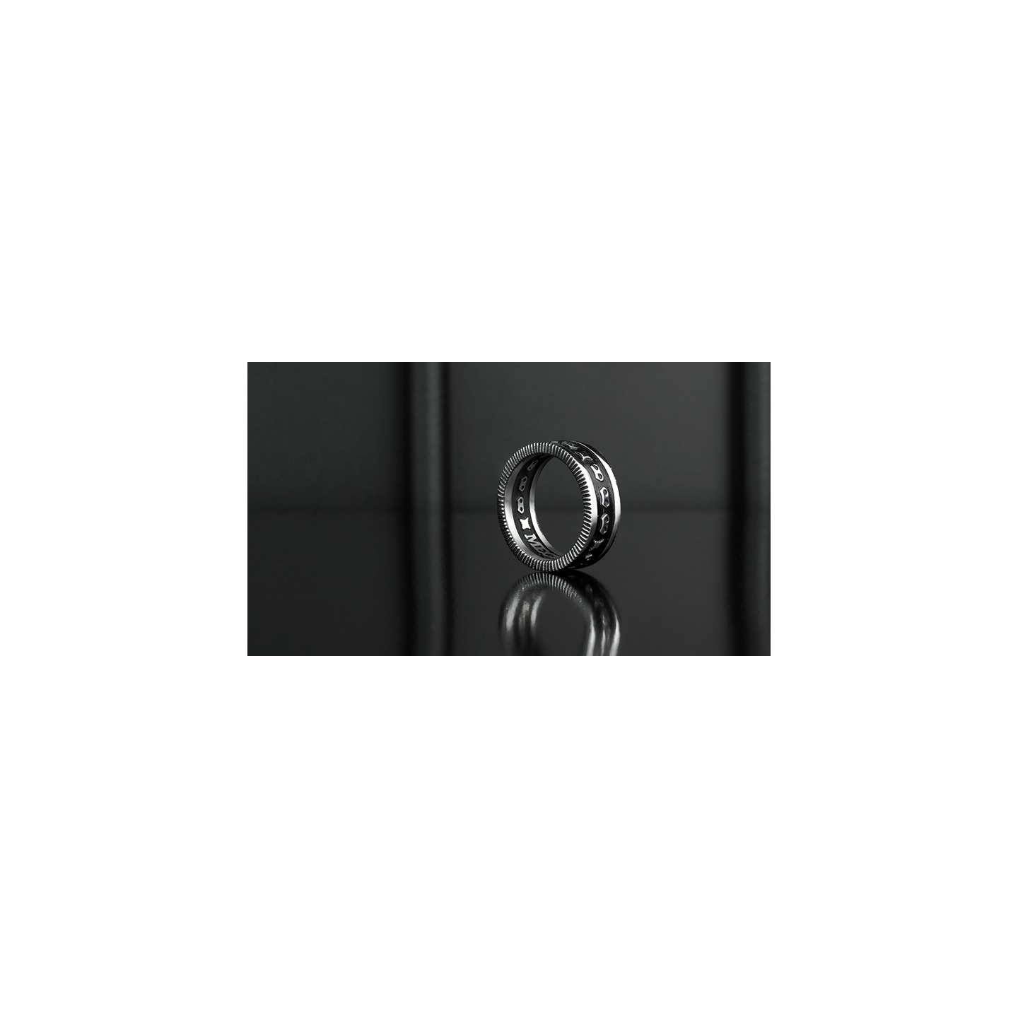 Collusion Ring (Large) by Mechanic Industries