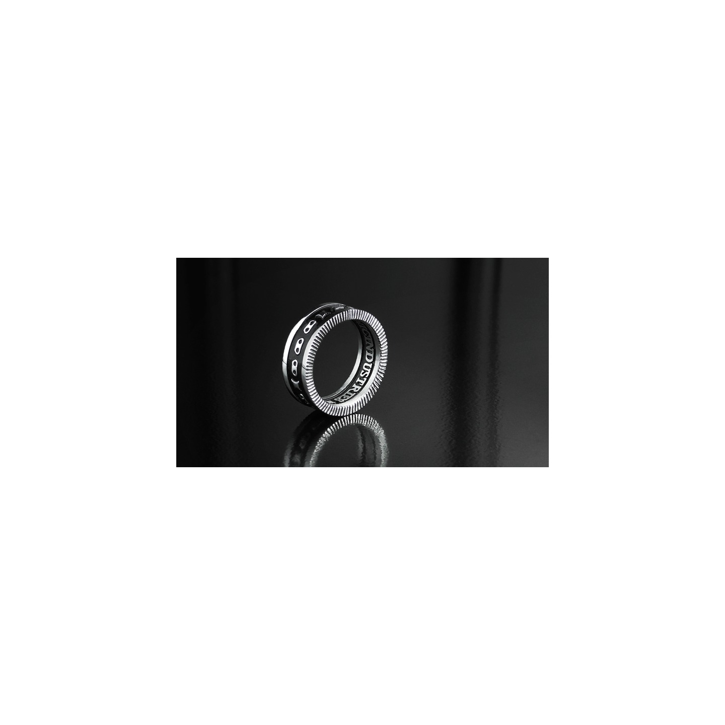 Collusion Ring (Small) by Mechanic Industries