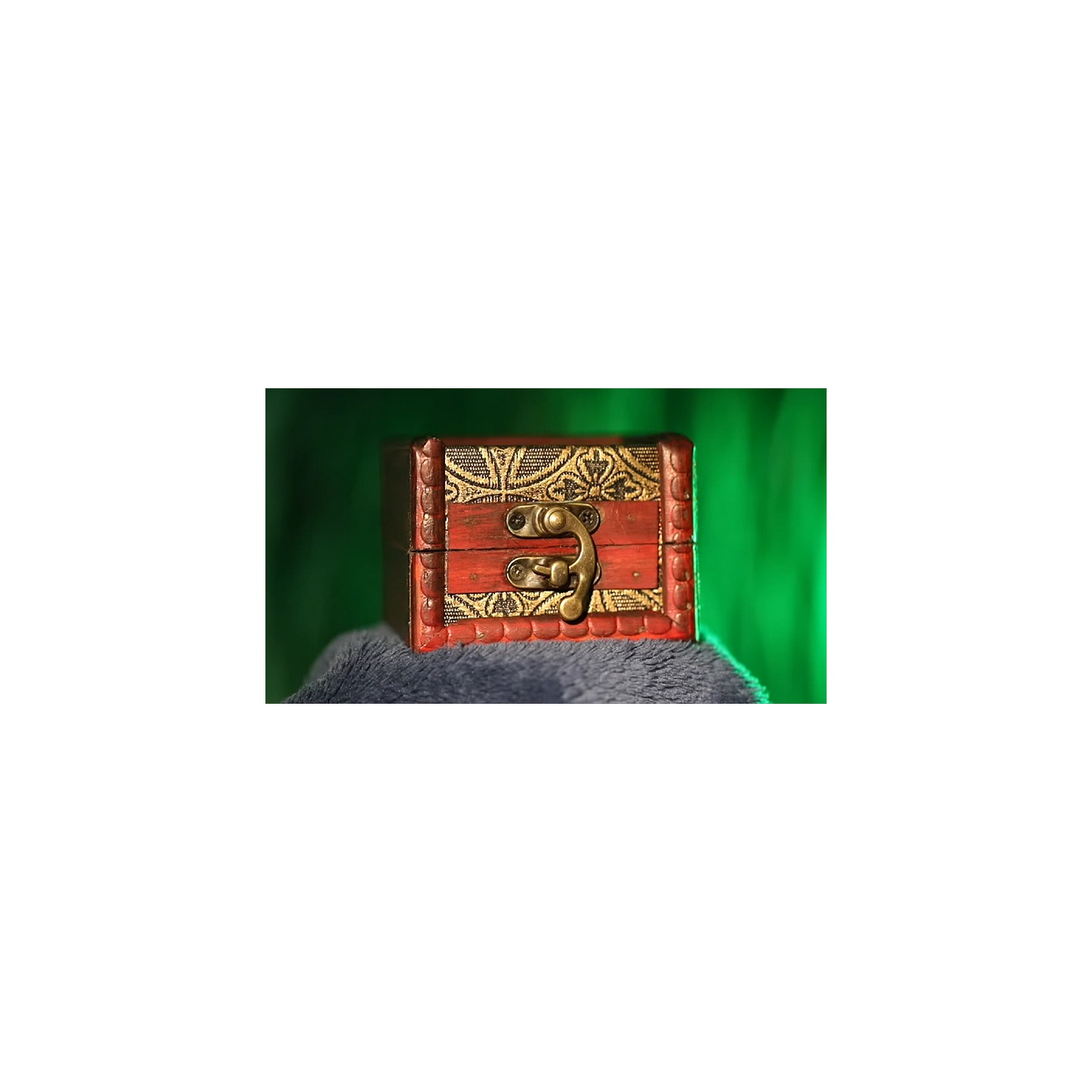 The Lucky Stone (Gimmicks and Online Instructions) by Luca Volpe and Alan Wong