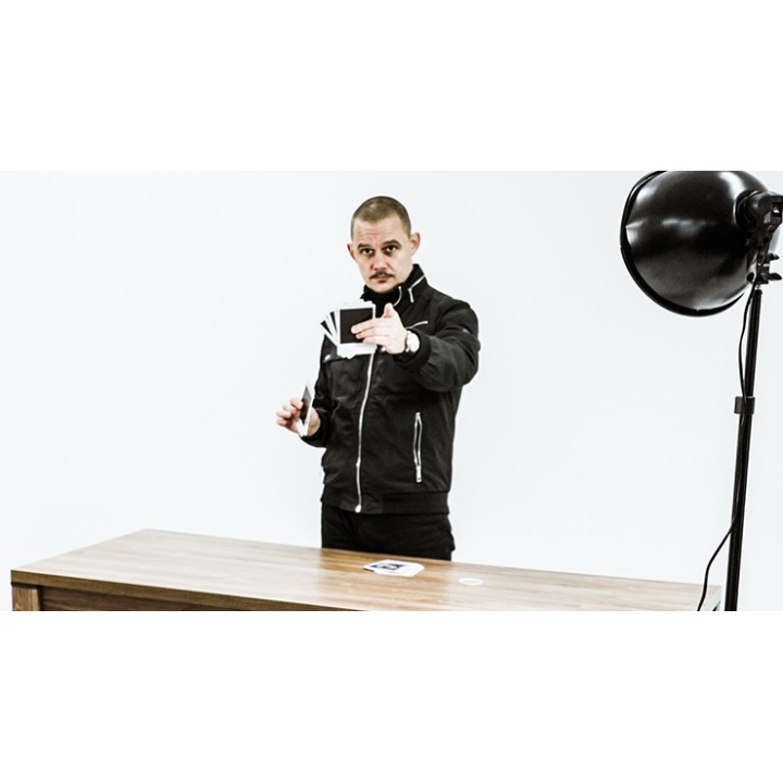 THE BIGGER PICTURE (Gimmicks and Online Instructions) by Radek Hoffman & Chris Jones