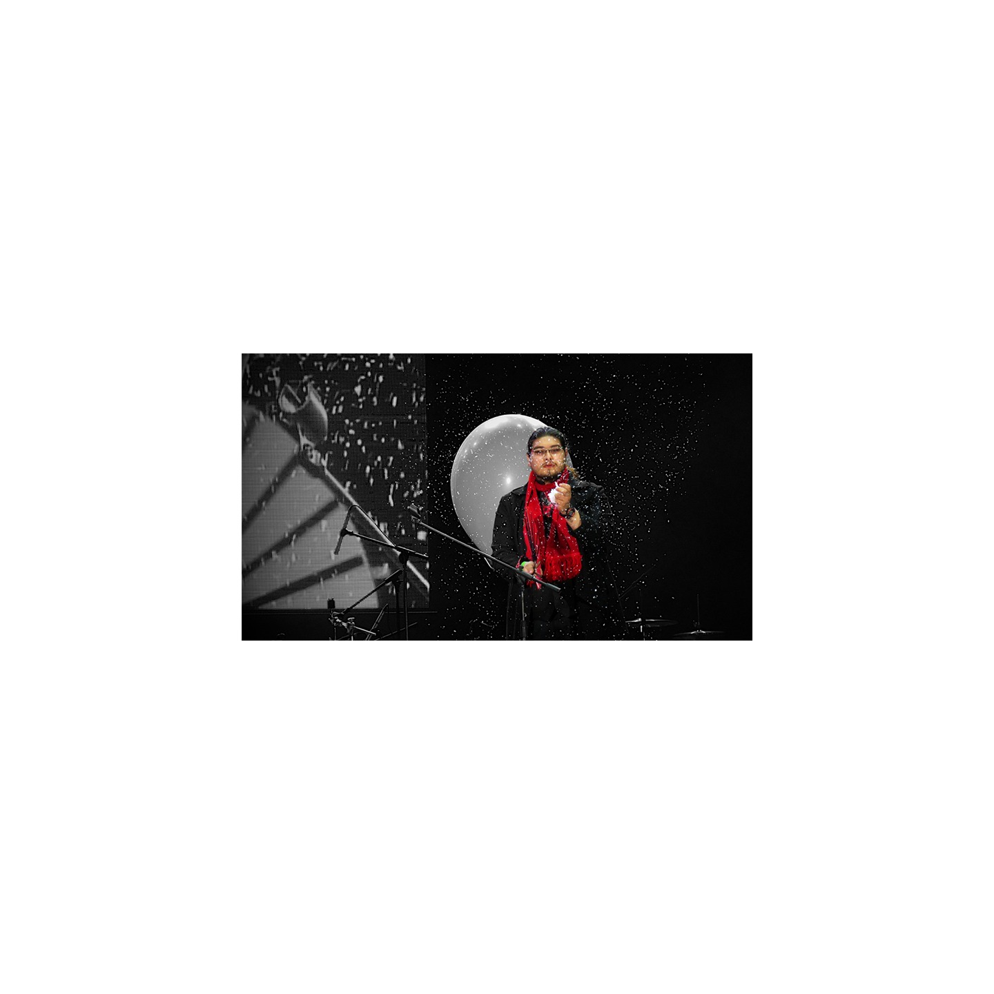Snowstorm Deluxe (White) by Raul Brauer