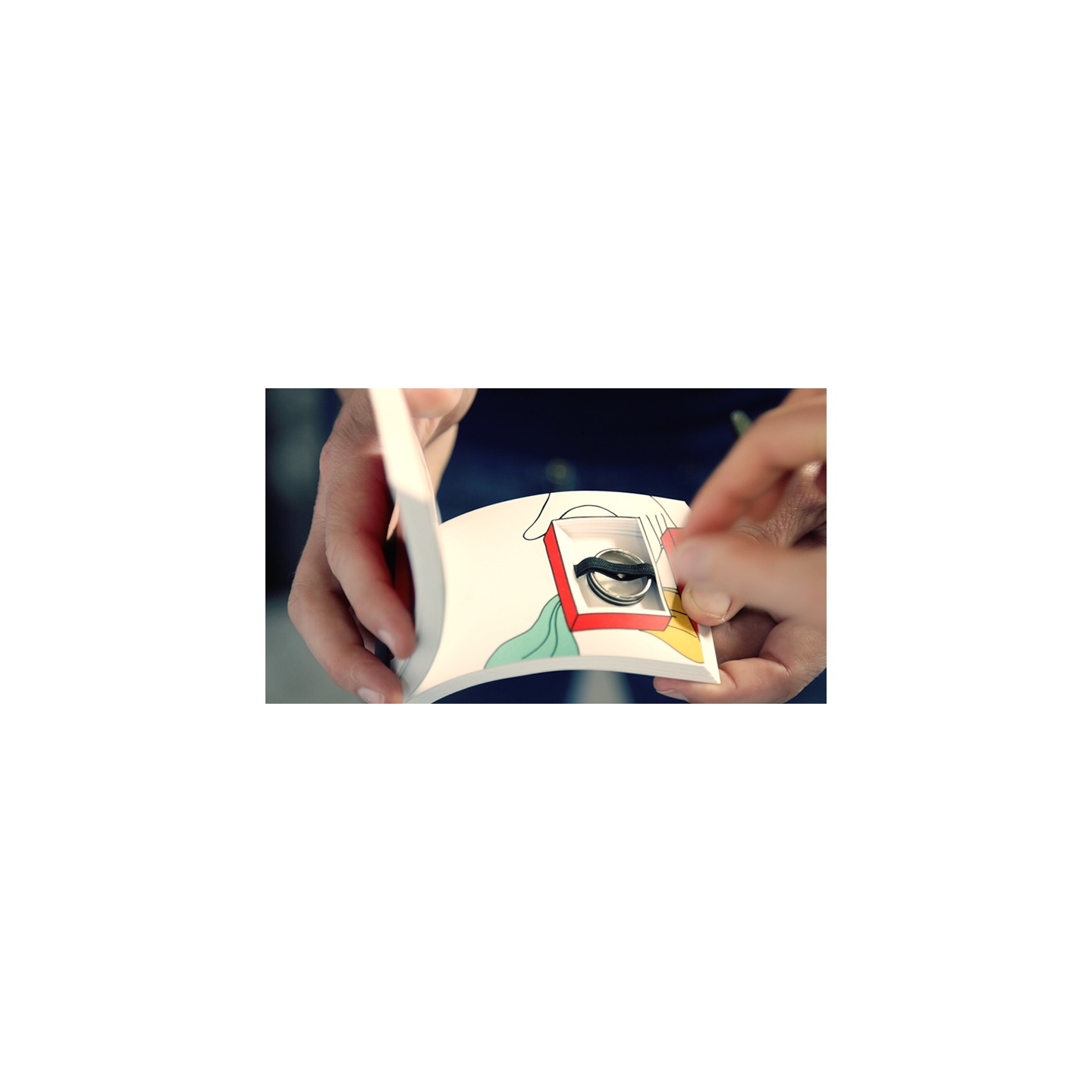 FLIP BOOK MAGICIAN (Gimmick and Online Instructions) by JOTA