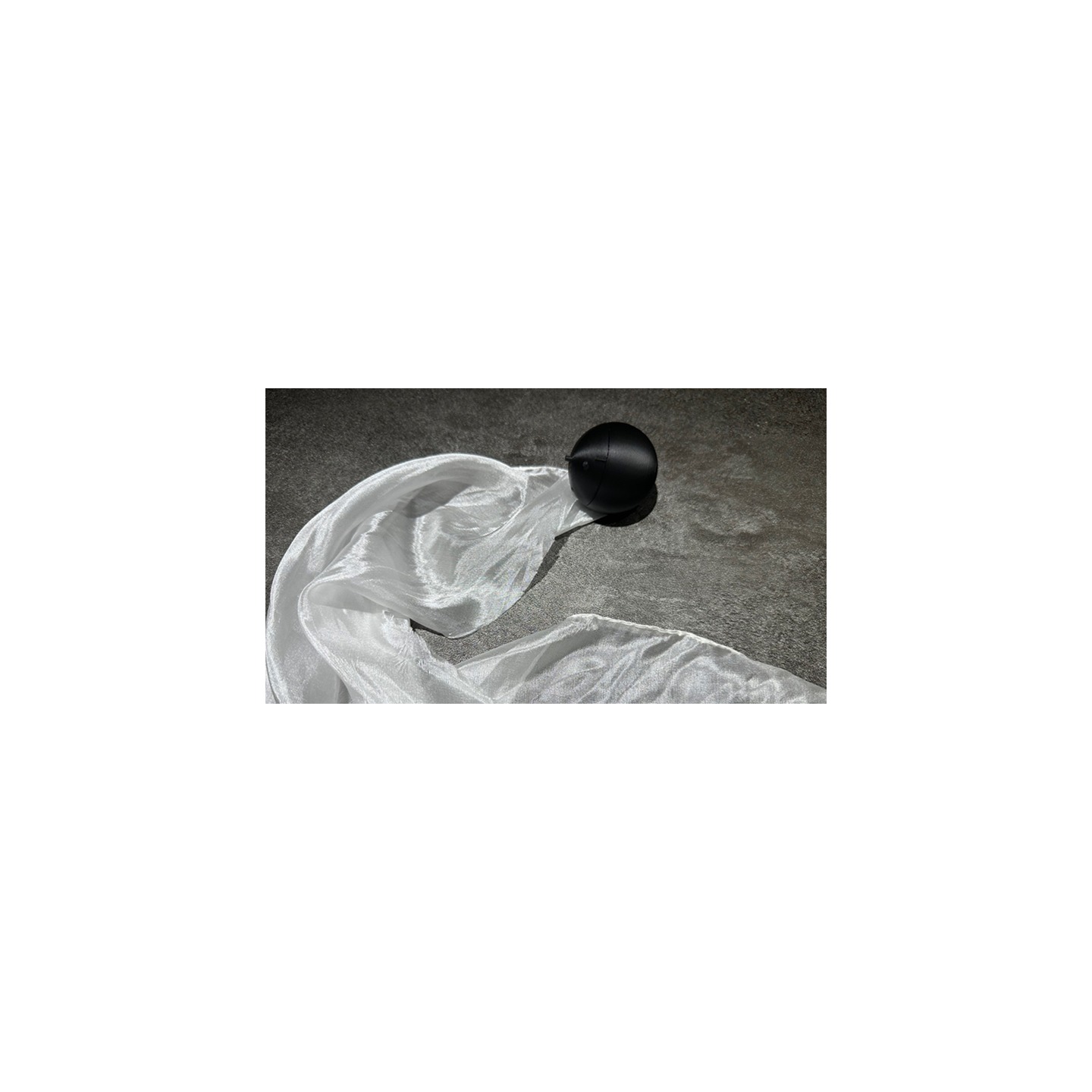 Hyper Silk Ball by Peng Min & Storm Creative (Black)