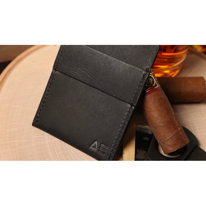 Wallet (Gimmicks and Online Instructions) by Nicholas Lawrence