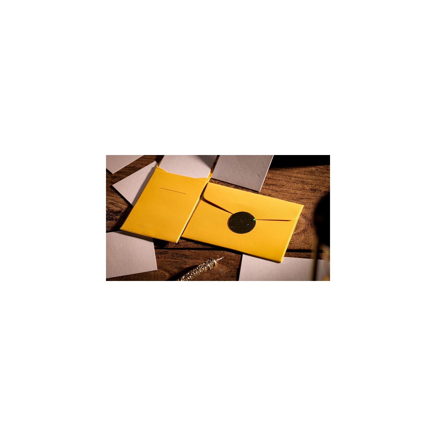 Roentgen Envelope by Chen Yang & TCC Magic