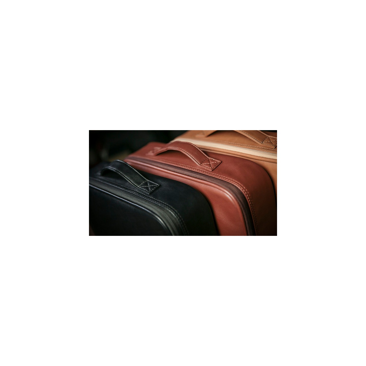 Luxury Close-Up Bag (Black) by TCC
