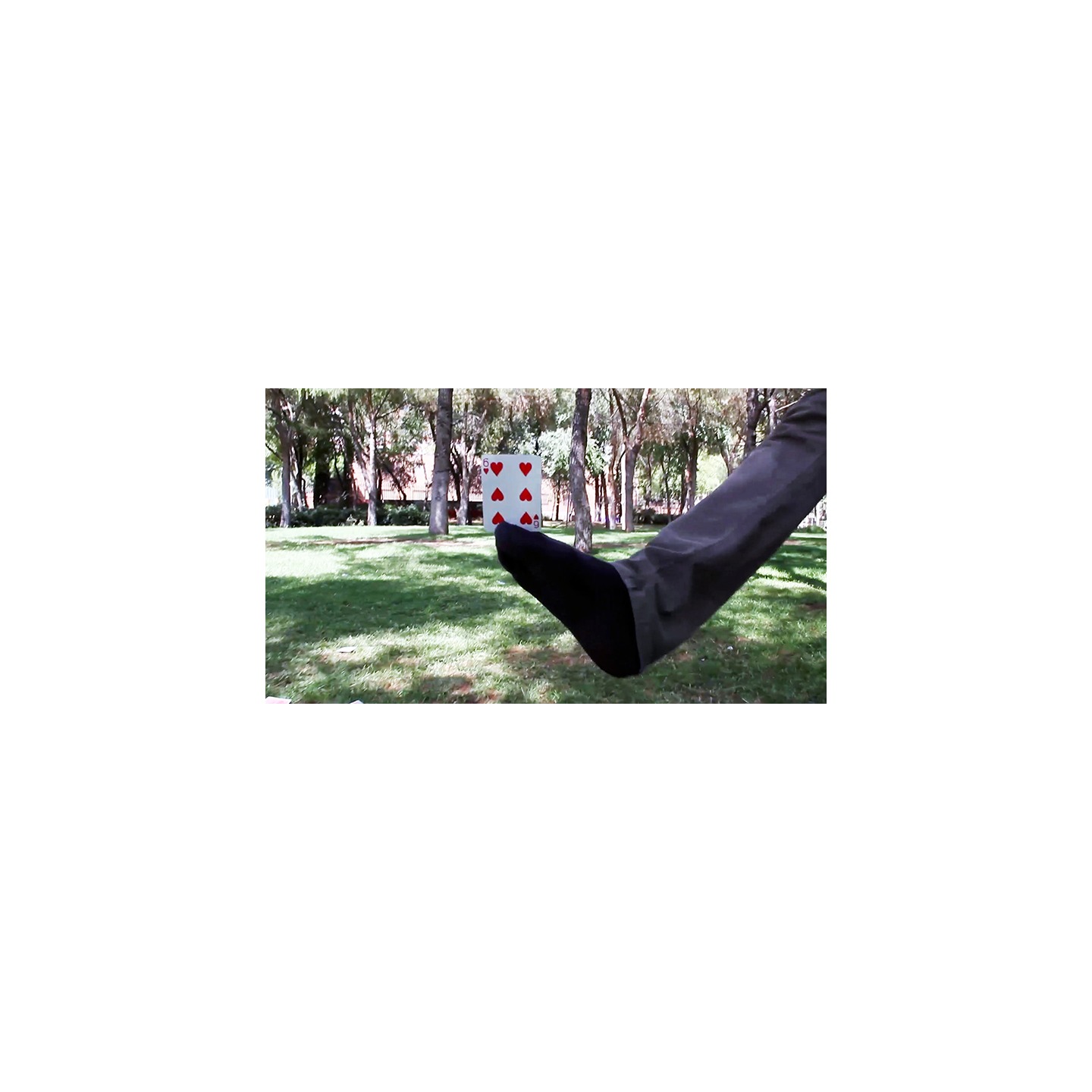 Kung Fu Foot (Gimmick and Online Instructions) by Héctor Mancha