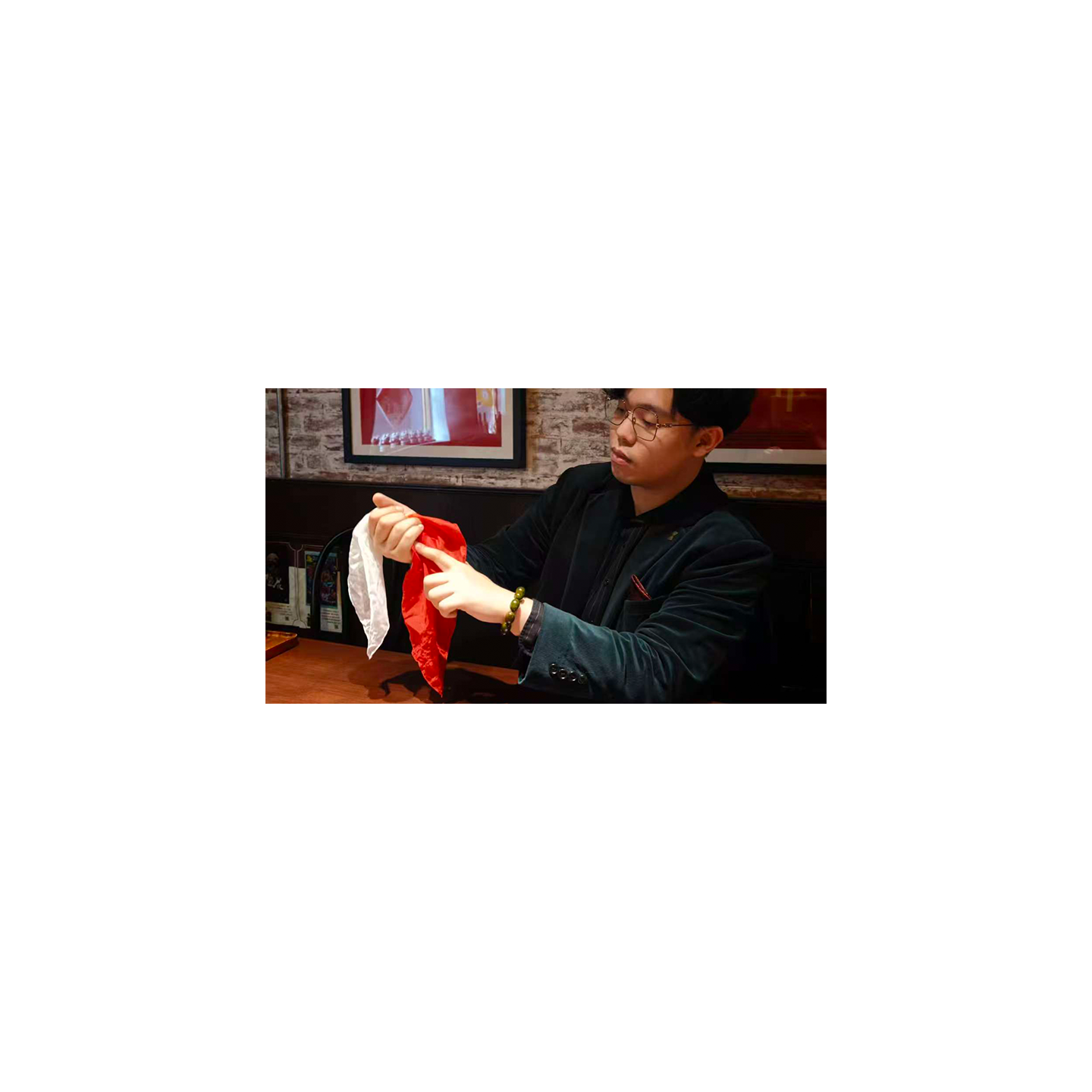 Red & White Beyond the Secret -Ethan Yip's Color Changing Silk Routine