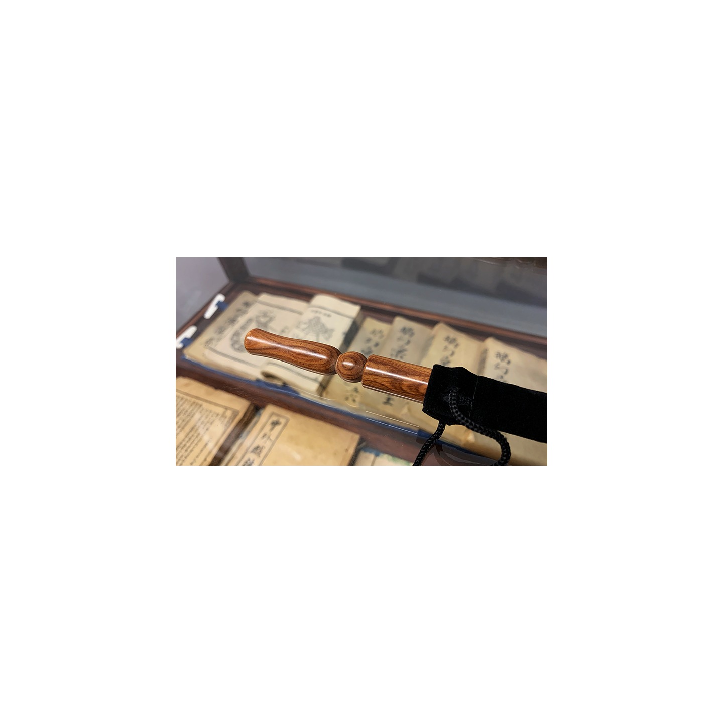 Wooden wand PRO (Bold Brown) by Harry He & Bacon Magic