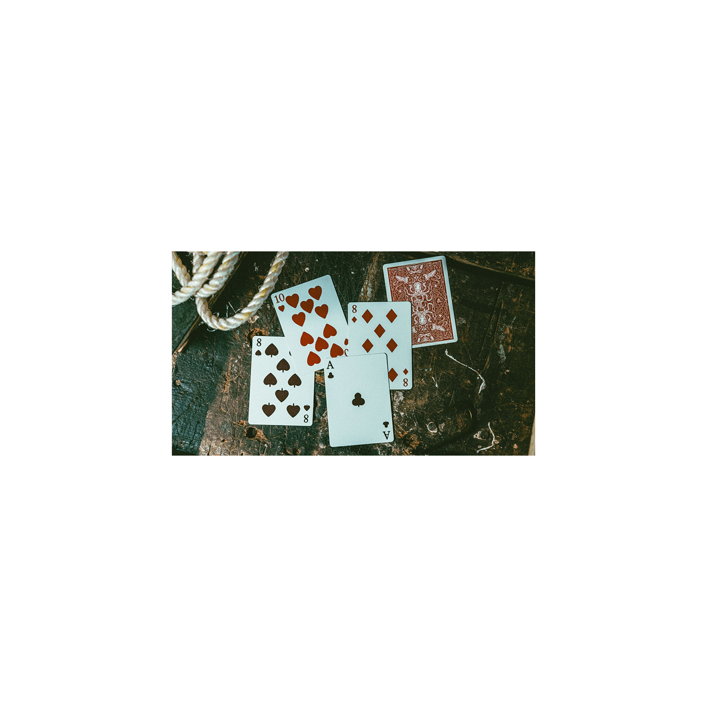 Red Seafarers – červené hrací karty od Joker and the Thief