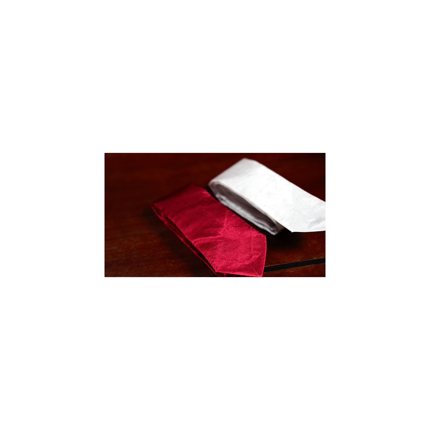 Hopping Tie by Leon & MS Magic