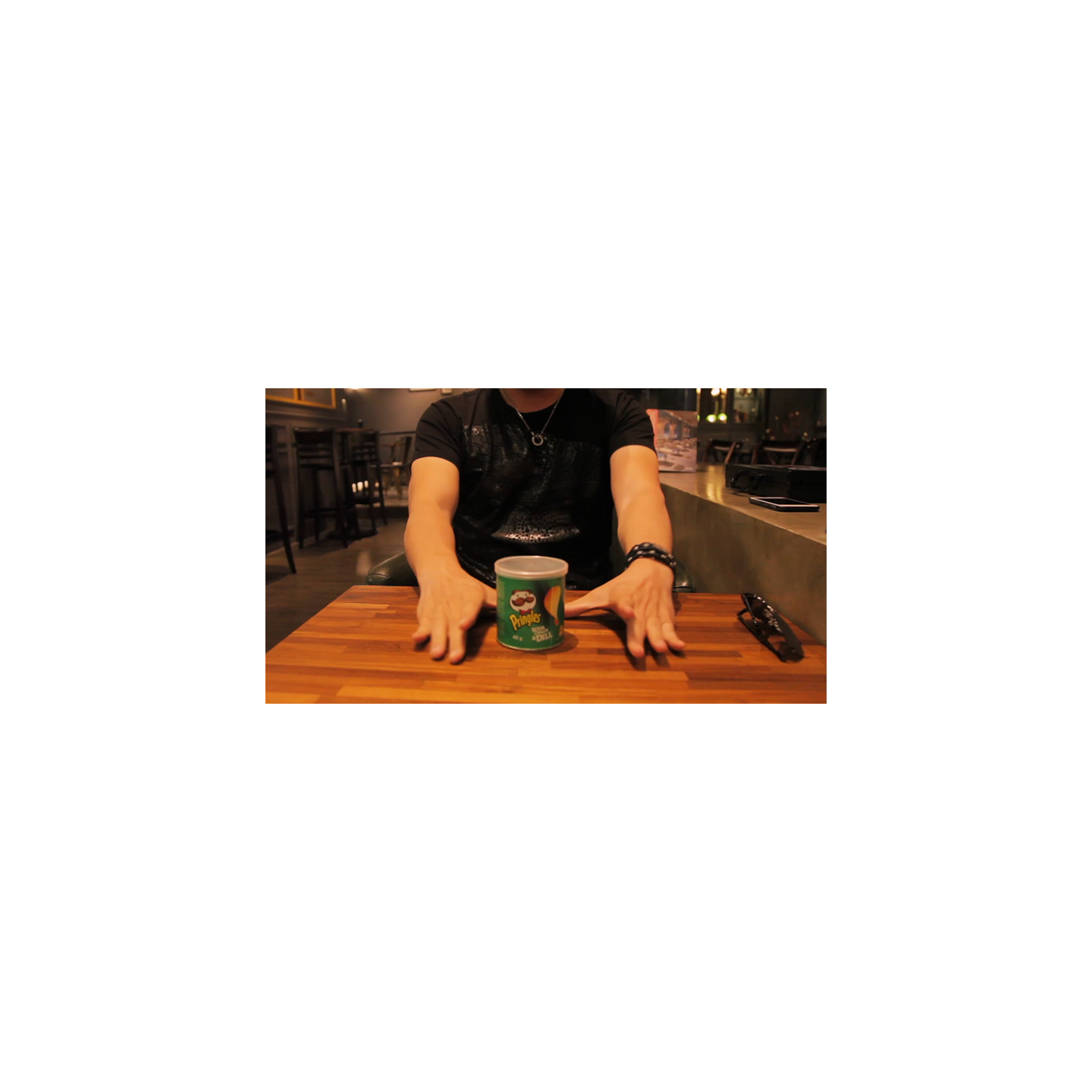 Pringles Go (Green to Yellow) by Taiwan Ben and Julio Montoro