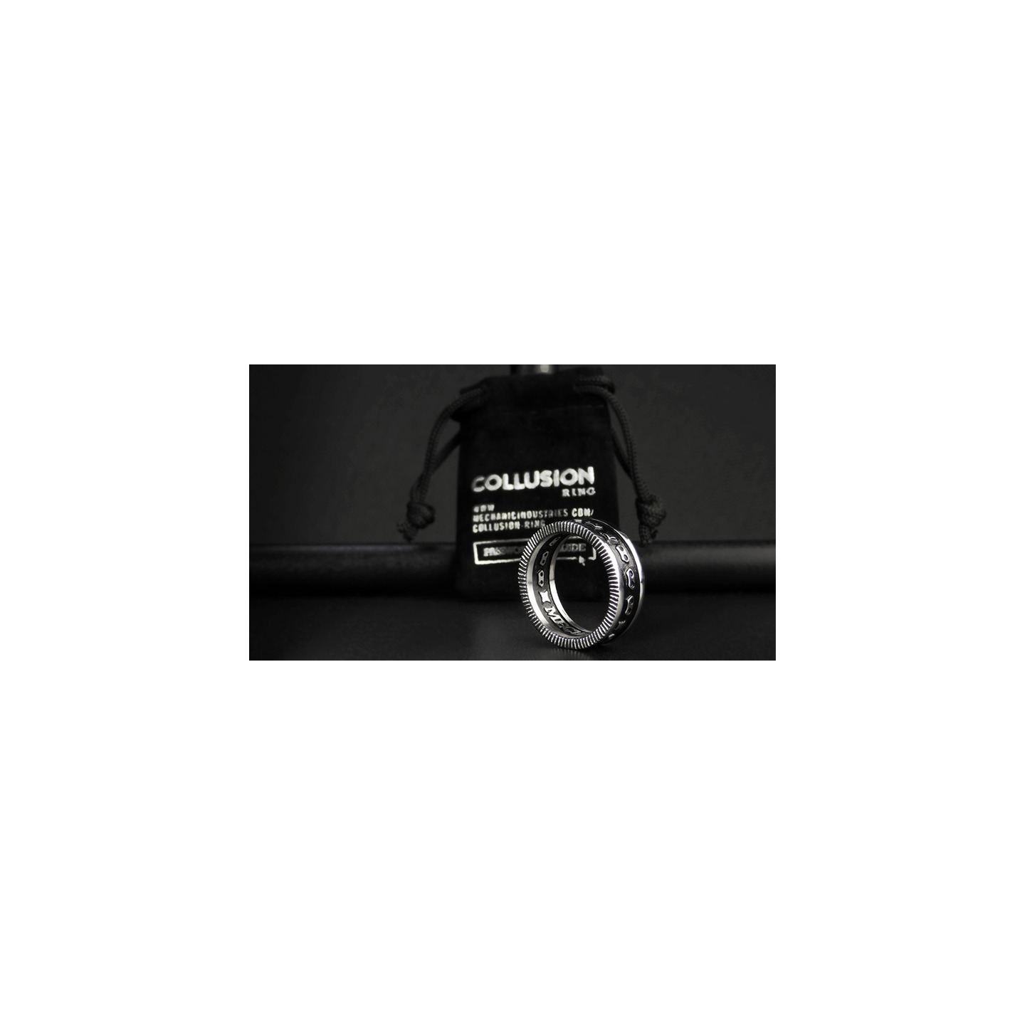 Collusion Ring (Large) by Mechanic Industries