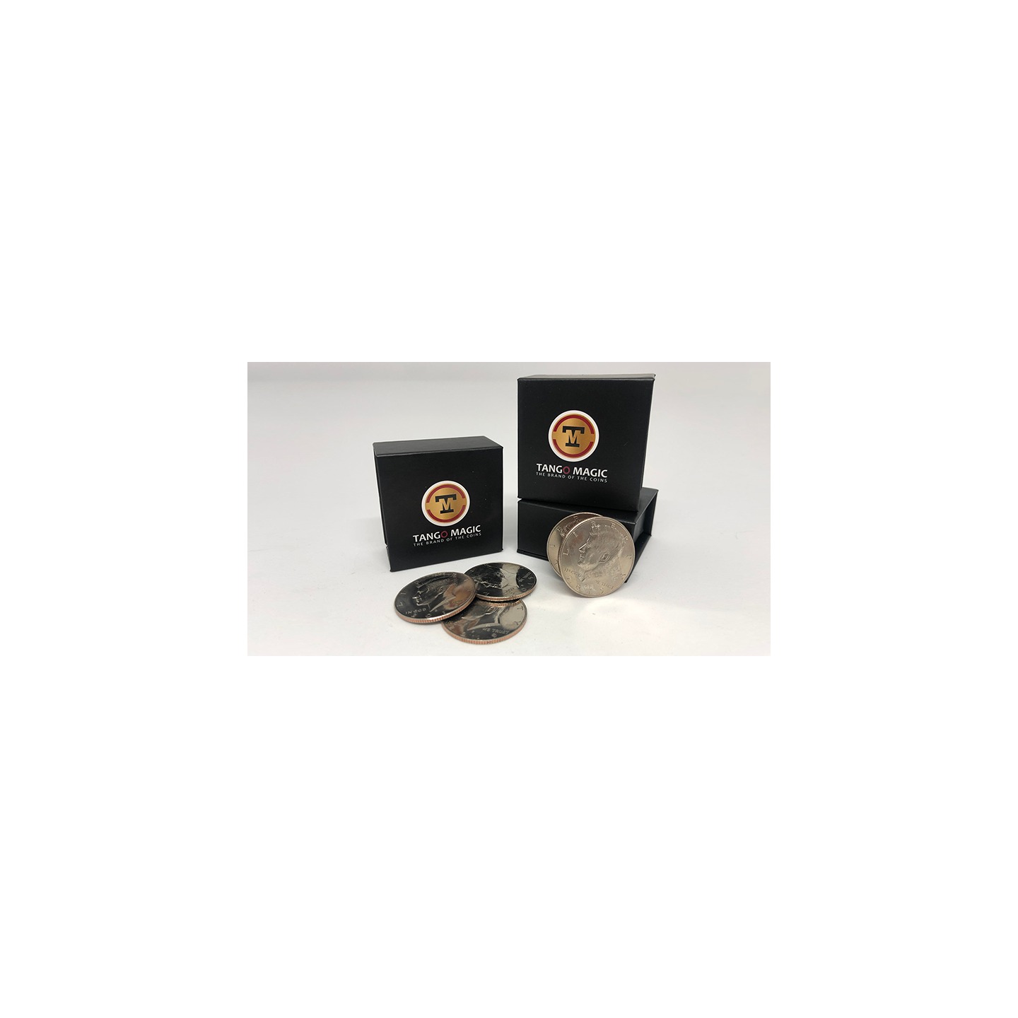 Perfect Shell Coin Set Half Dollar (Shell and 4 Coins D0201) by Tango Magic