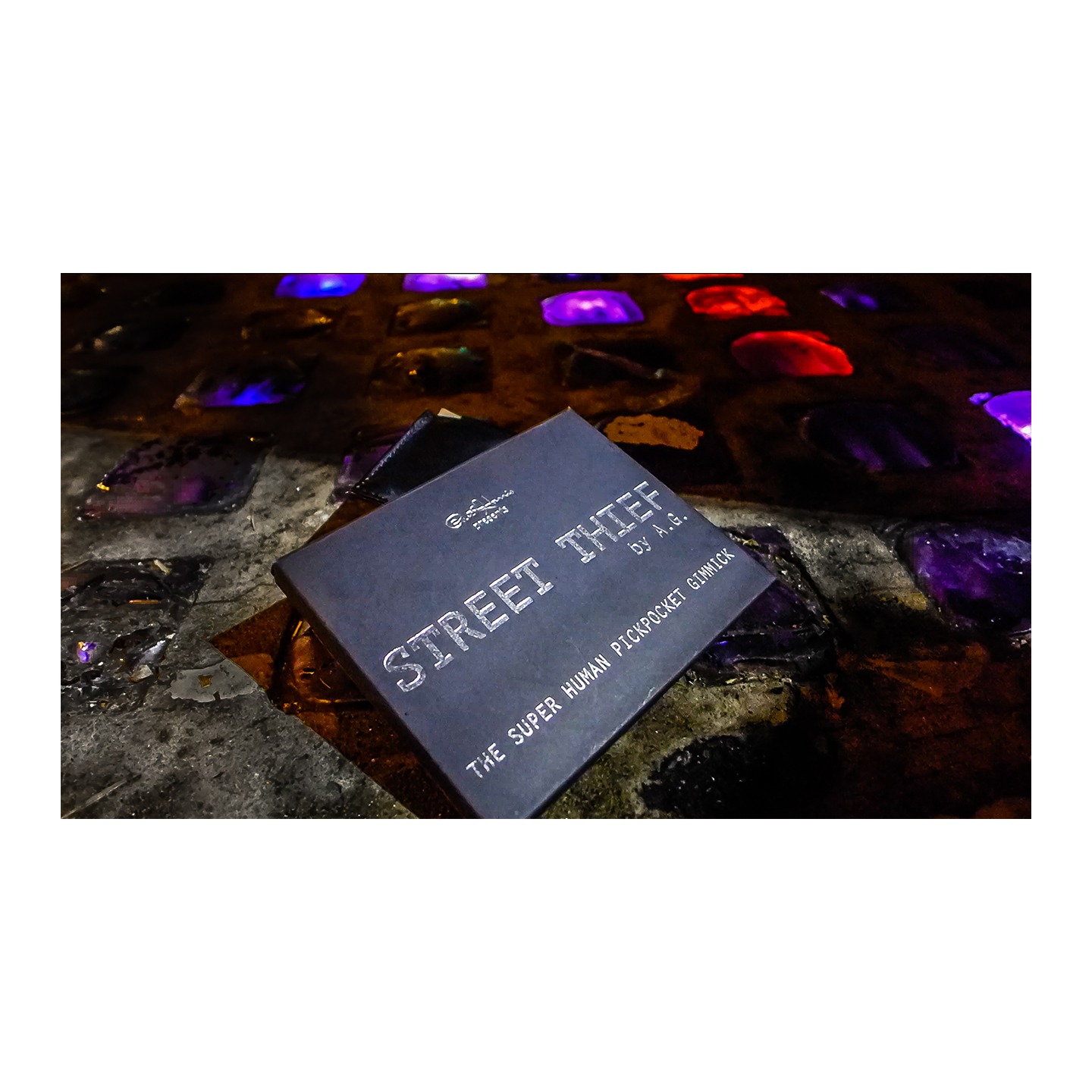 Paul Harris Presents Street Thief (Japanese Yen) by Paul Harris