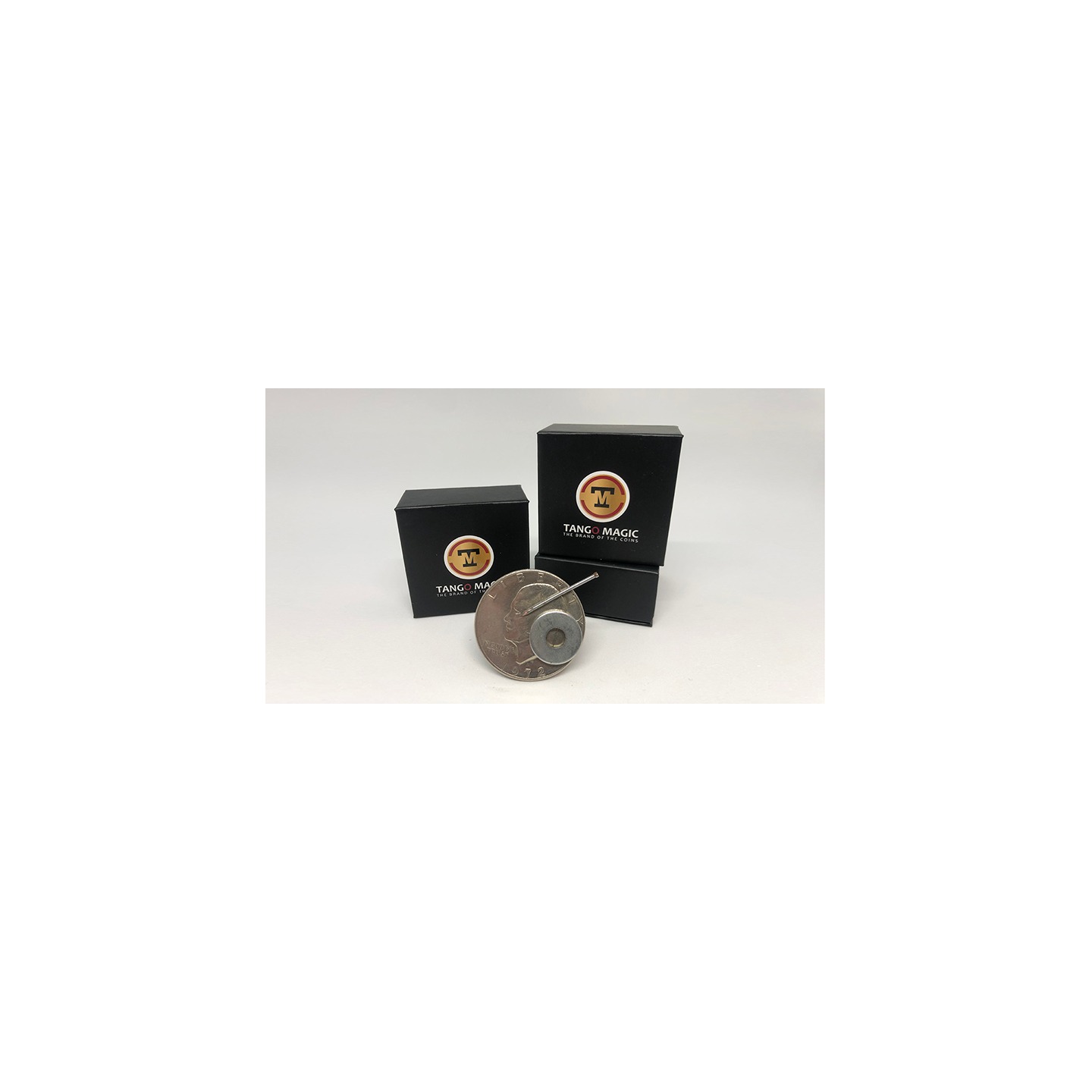 Magnetic Coin (Dollar)D0024 by Tango