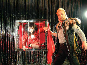 FIRE CAGE ILLUSION - HOŘÍCÍ KLEC